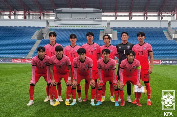 우즈벡과의 2차전에 선발 출전한 한국 U-19 대표팀 선수들.