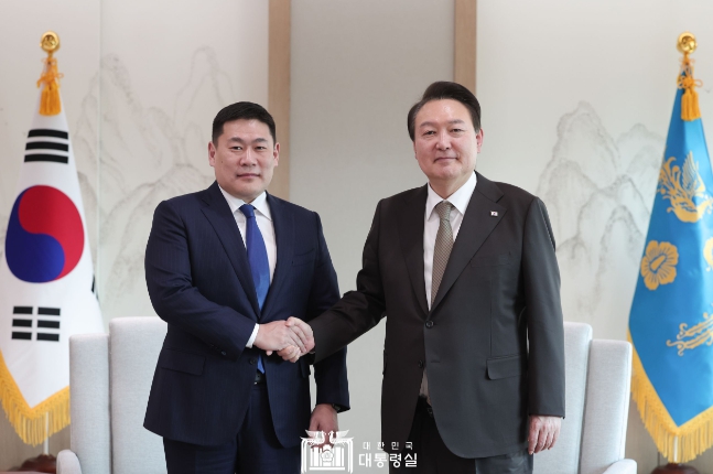 2월 15일 윤석열 대통령은 어용에르덴 몽골 총리를 접견했다.