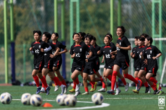 지난 3월 국내 2차 소집훈련 당시 훈련중인 여자 U-16 대표팀의 모습.