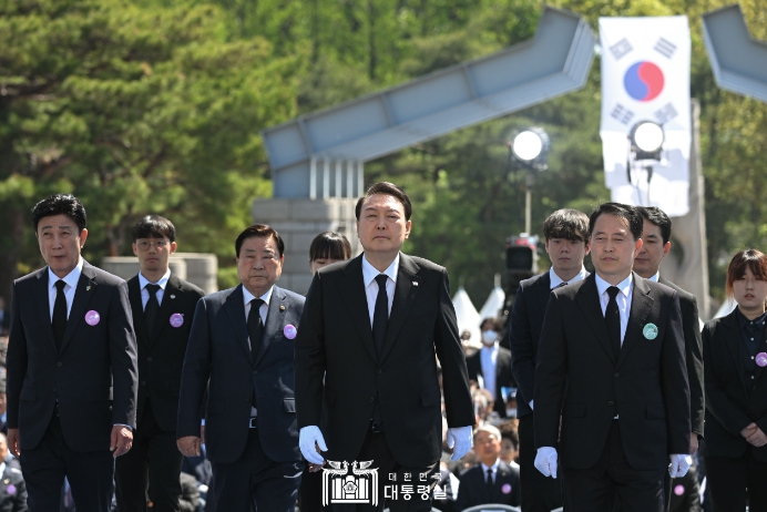 4월 19일 윤석열 대통령은 제63주년 4·19혁명 기념식에 참석했다.