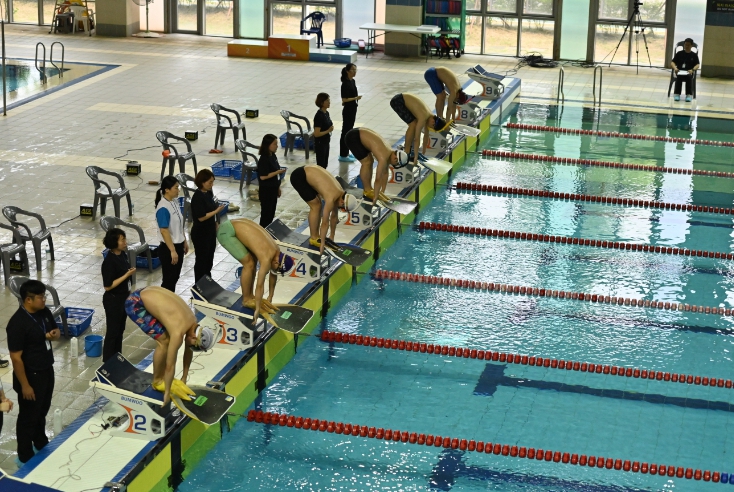 제20회 이충무공배 전국핀수영대회 경기 장면