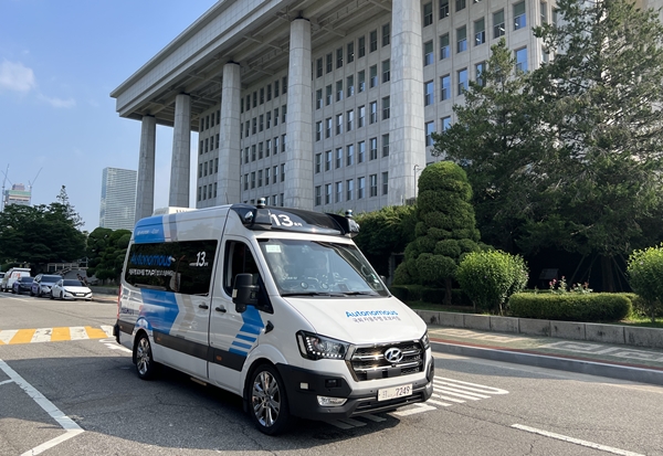 서울시, 여의도에서도 자율주행순환버스 정기 운행 시작…5일부터 시민 무료 이용