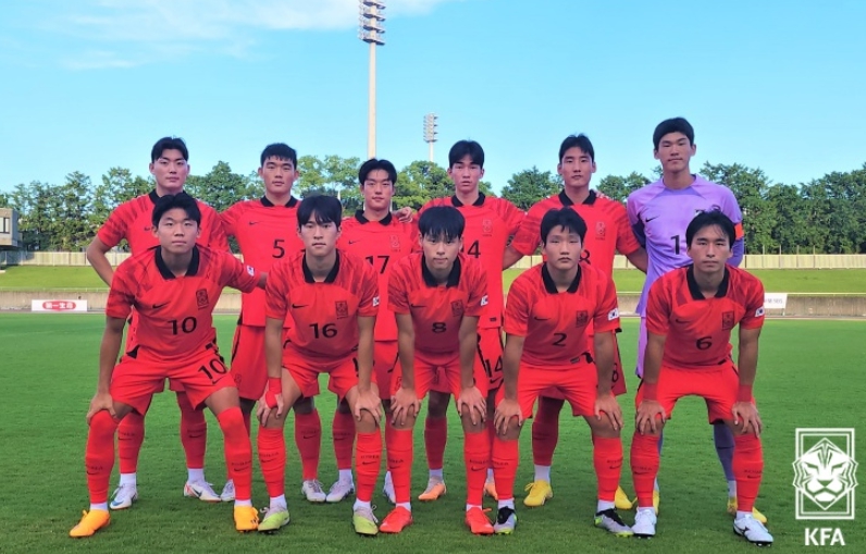 일본 U-18 대표팀과의 SBS컵 1차전에 선발 출전한 한국 U-18 대표팀 11명의 모습.