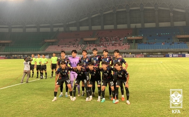 인도네시아 U-17 대표팀과의 경기에 선발 출전한 한국 선수들.